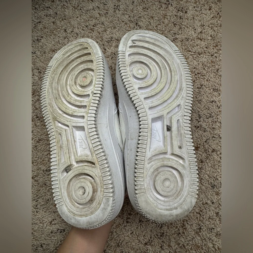 Nike Air Force 1 DJ9946-100 White Sneakers women’s size 6 - Picture 3 of 11
